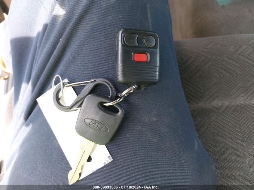 2000 Ford Explorer Xls VIN: 1FMDU72X5YZB63545 Lot: 39893536