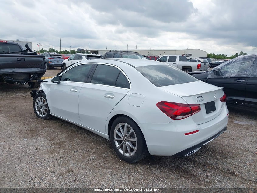 VIN WDD3G4EB4KW022647 2019 MERCEDES-BENZ A 220