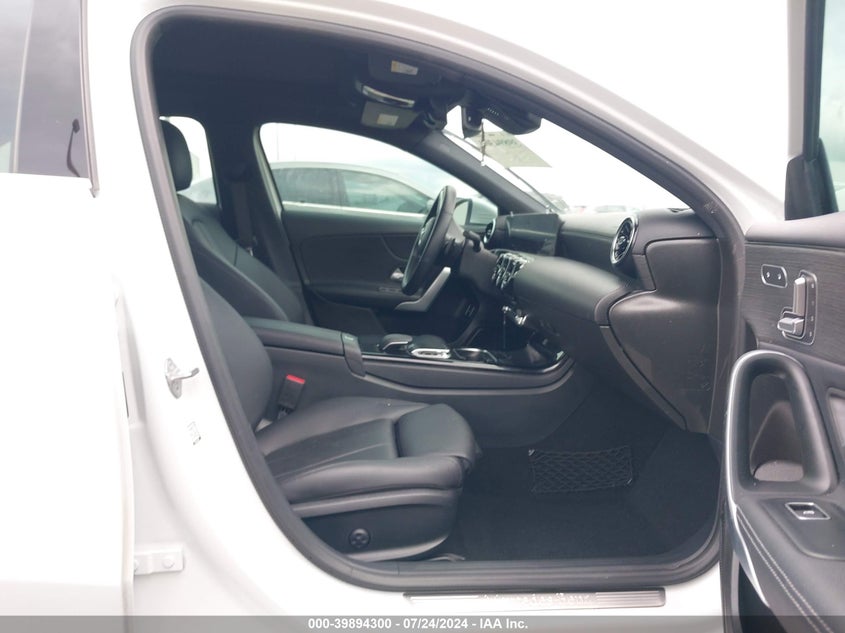 VIN WDD3G4EB4KW022647 2019 MERCEDES-BENZ A 220