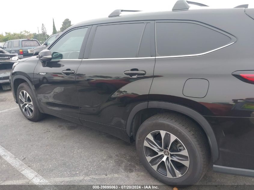 5TDHARAHXMS009817 2021 Toyota Highlander Hybrid Xle