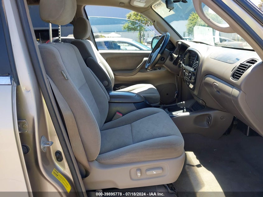 2005 Toyota Sequoia Sr5 V8 VIN: 5TDZT34A65S238779 Lot: 39895778