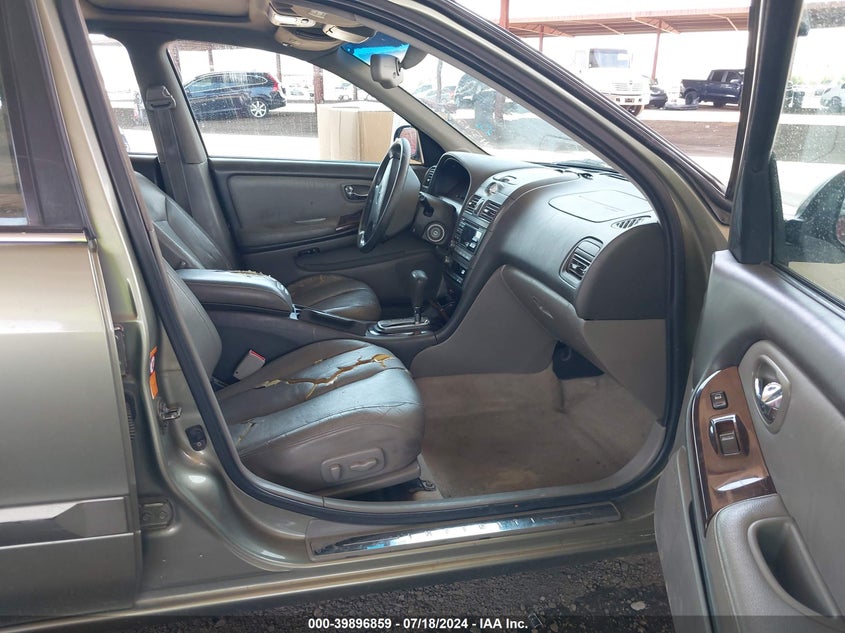 2000 Infiniti I30 Luxury/Touring VIN: JNKCA31A1YT115475 Lot: 39896859