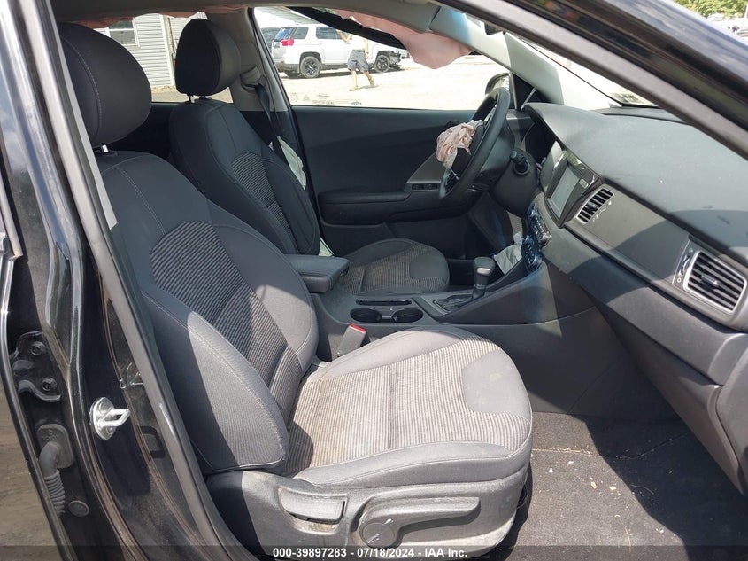 VIN KNDCB3LC9J5151423 2018 KIA NIRO LX