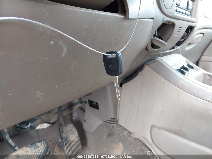 2002 Ford Expedition Eddie Bauer VIN: 1FMRU17L52LA42811 Lot: 39897366