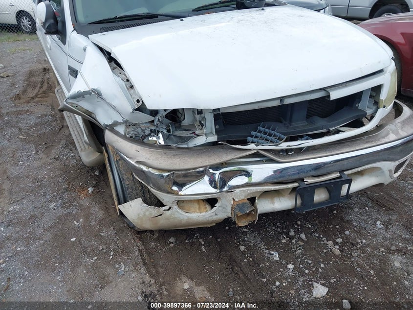 2002 Ford Expedition Eddie Bauer VIN: 1FMRU17L52LA42811 Lot: 39897366