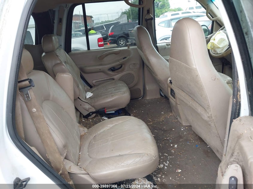 2002 Ford Expedition Eddie Bauer VIN: 1FMRU17L52LA42811 Lot: 39897366