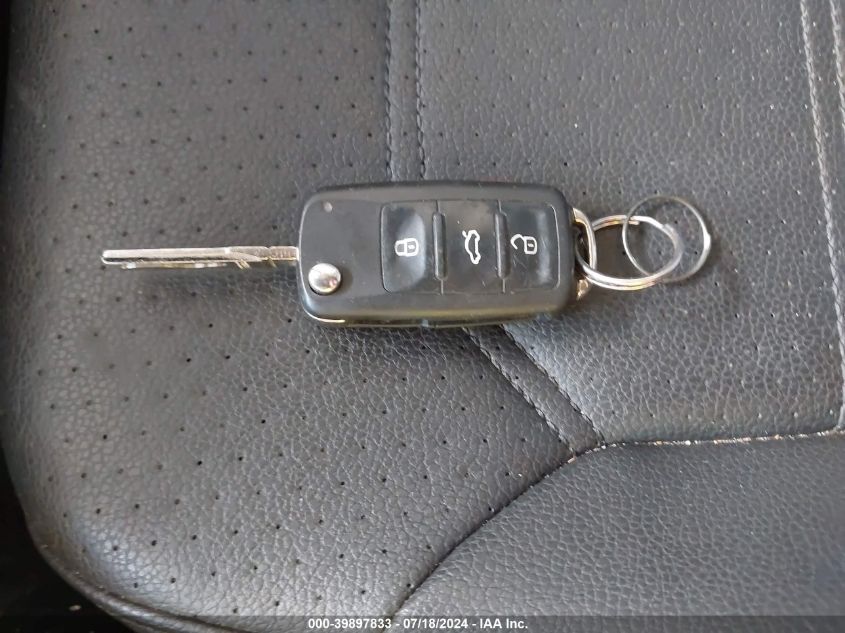 2015 Volkswagen Passat S VIN: 1VWAT7A36FC082348 Lot: 39897833