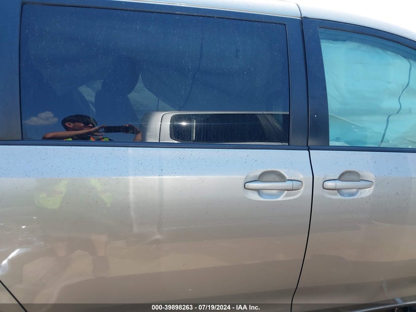 2015 Toyota Sienna Le 8 Passenger VIN: 5TDKK3DC8FS571301 Lot: 39898263