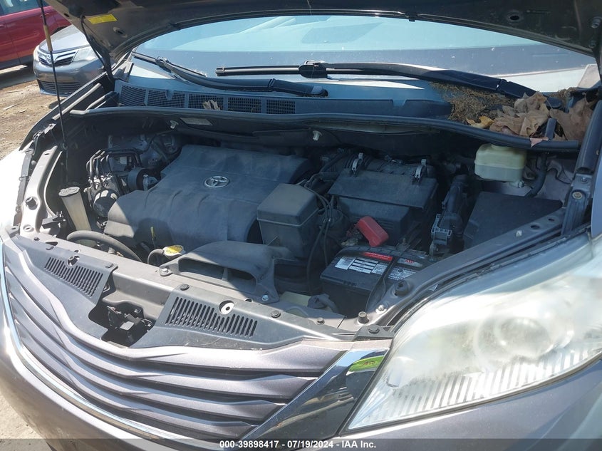 2015 Toyota Sienna Le 8 Passenger VIN: 5TDKK3DC4FS557489 Lot: 39898417