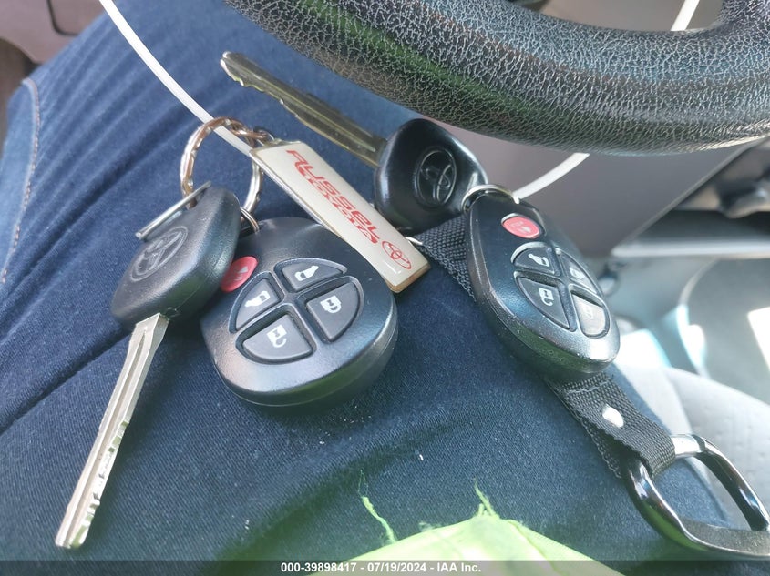 2015 Toyota Sienna Le 8 Passenger VIN: 5TDKK3DC4FS557489 Lot: 39898417