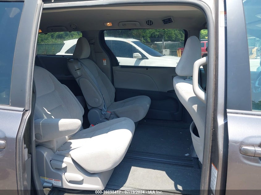 2015 Toyota Sienna Le 8 Passenger VIN: 5TDKK3DC4FS557489 Lot: 39898417