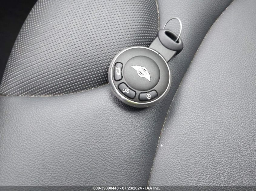 2011 Mini Cooper VIN: WMWSU3C54BT095358 Lot: 39898443