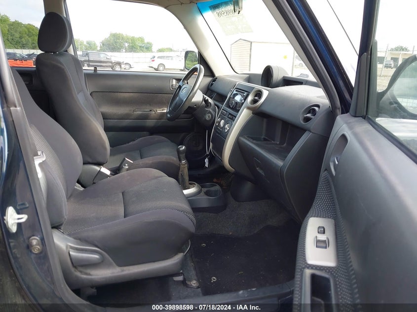 2005 Scion Xb VIN: JTLKT334750173686 Lot: 39898598