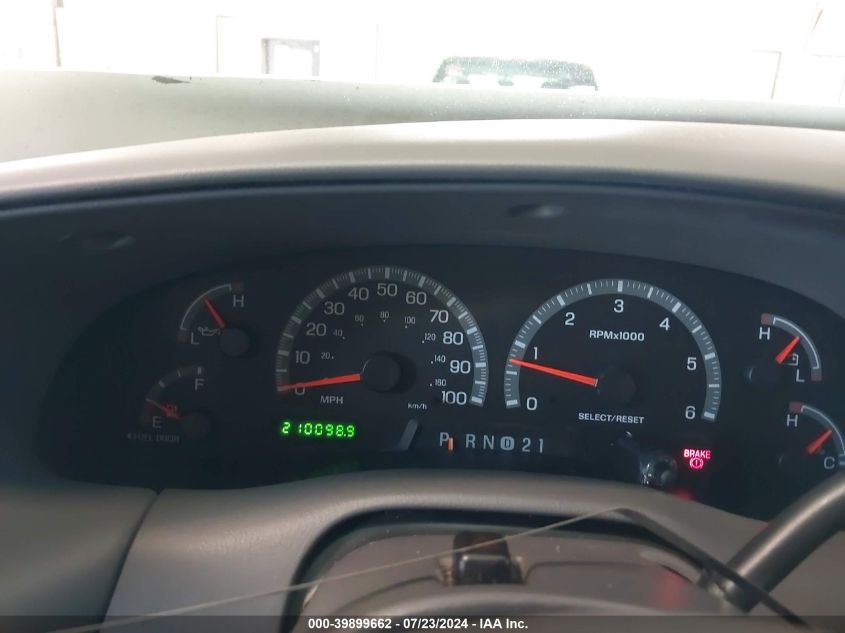 2000 Ford Expedition Xlt VIN: 1FMRU15L5YLC37478 Lot: 39899662