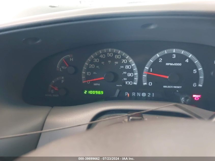 2000 Ford Expedition Xlt VIN: 1FMRU15L5YLC37478 Lot: 39899662