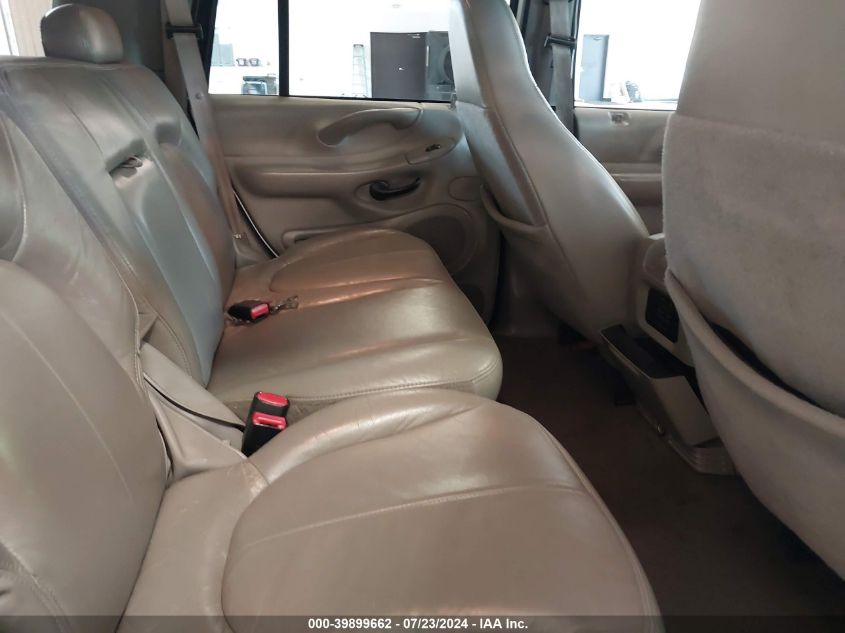 2000 Ford Expedition Xlt VIN: 1FMRU15L5YLC37478 Lot: 39899662