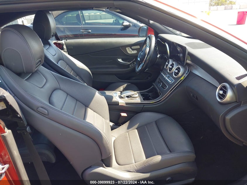 VIN WDDWK8DB5KF795650 2019 MERCEDES-BENZ C 300