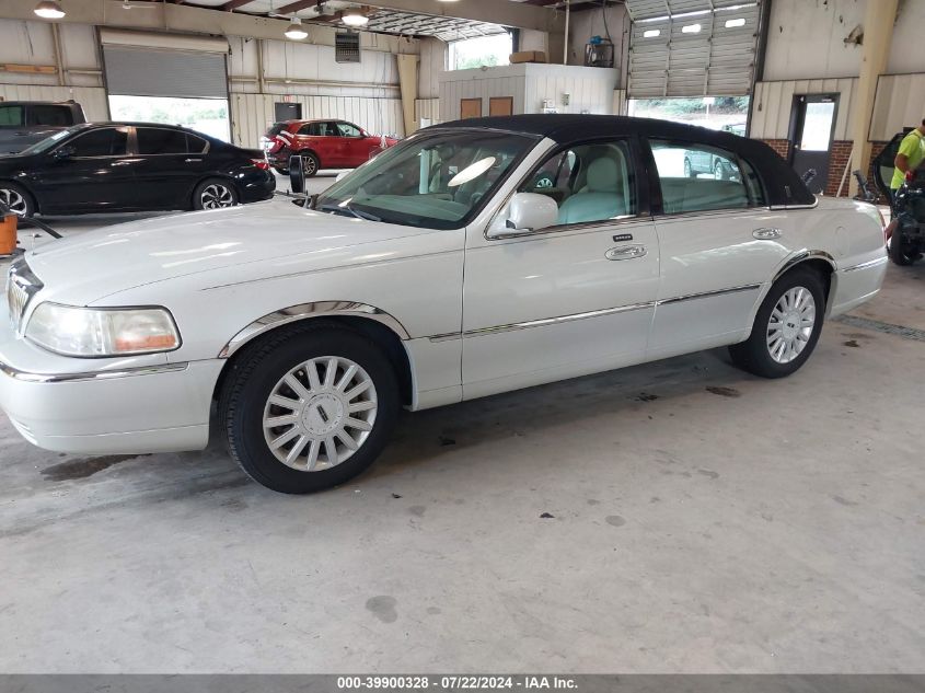 2005 Lincoln Town Car Signature VIN: 1LNHM81WX5Y636387 Lot: 39900328