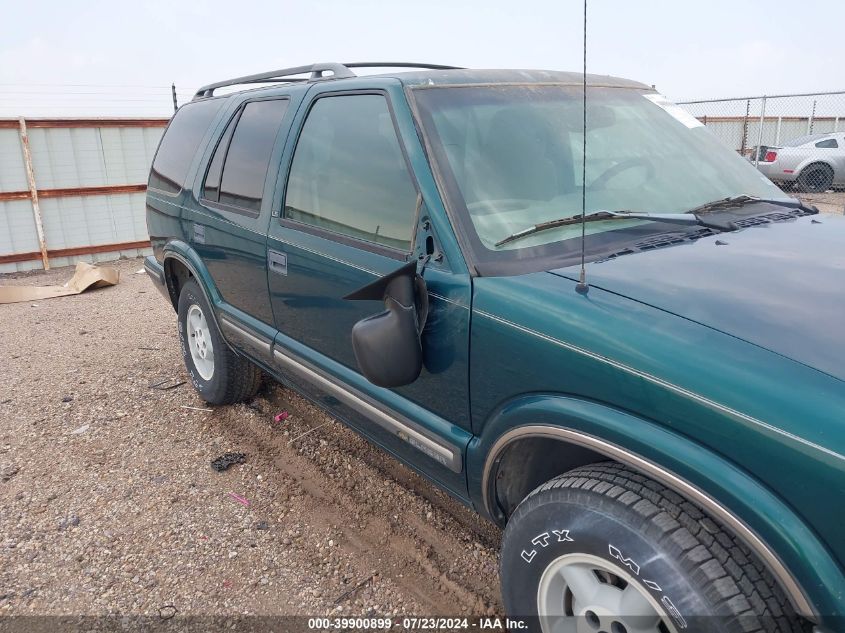 1998 Chevrolet Blazer Ls VIN: 1GNDT13W8W2111625 Lot: 39900899