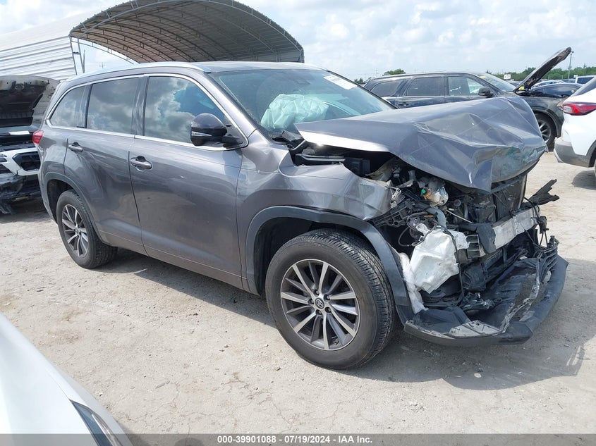 VIN 5TDKZRFH8JS547175 2018 TOYOTA HIGHLANDER XLE