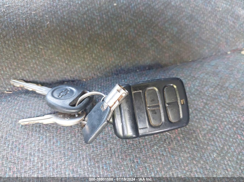 2002 Chevrolet Express VIN: 1GCHG39R421236522 Lot: 39901588