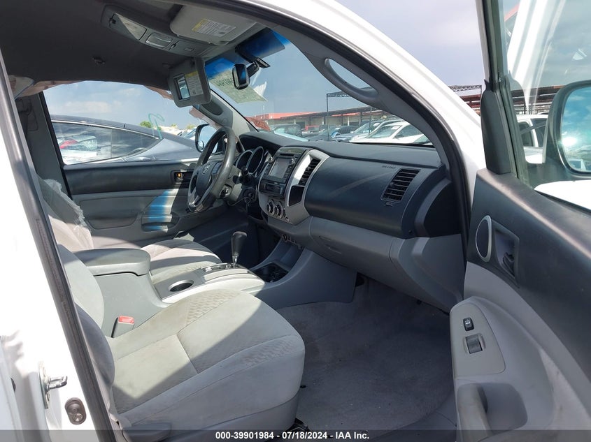 2011 Toyota Tacoma Double Cab Prerunner VIN: 3TMJU4GN7BM115647 Lot: 39901984