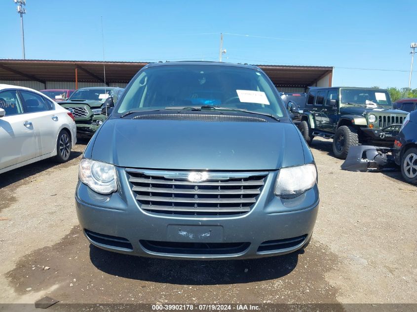 2005 Chrysler Town & Country Touring VIN: 2C4GP54L15R204251 Lot: 39902178