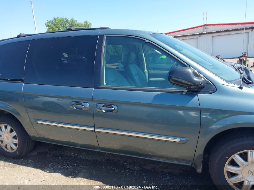 2005 Chrysler Town & Country Touring VIN: 2C4GP54L15R204251 Lot: 39902178