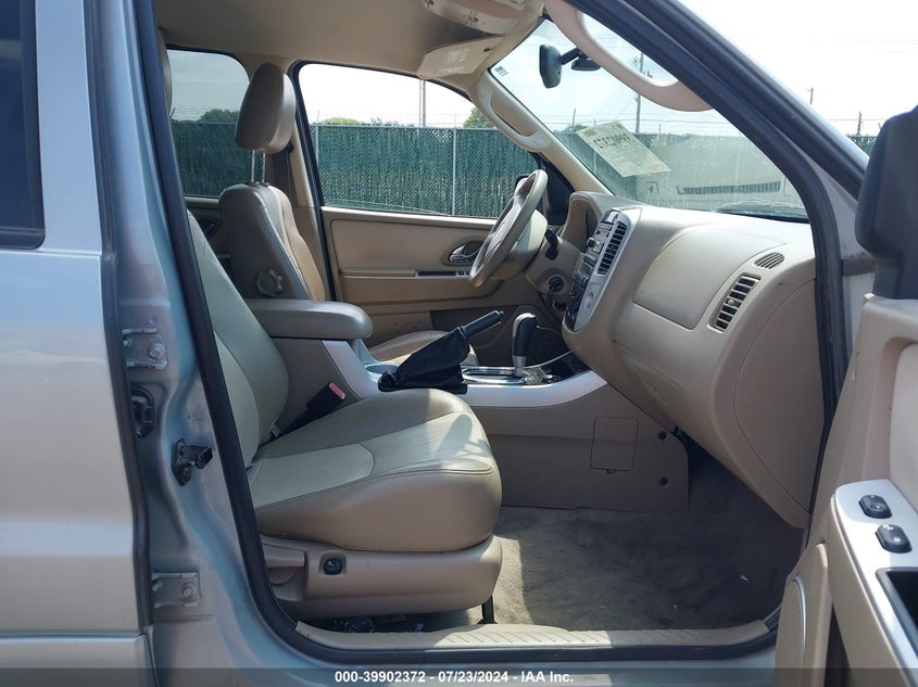 2005 Mercury Mariner Luxury/Premier VIN: 4M2YU57105DJ23326 Lot: 39902372