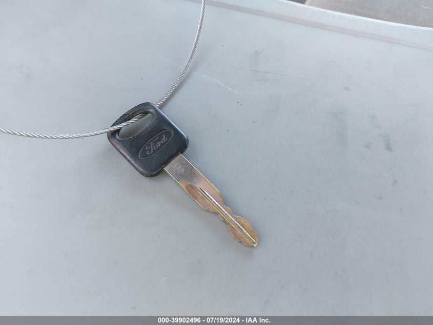 1999 Ford F-250 Lariat/Xl/Xlt VIN: 1FTNW20F0XEE47042 Lot: 39902496