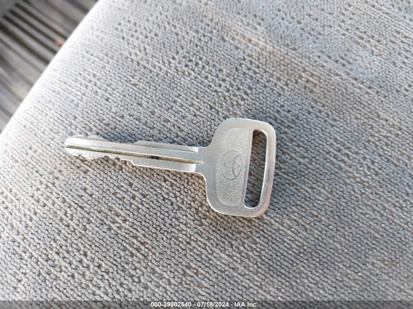 2004 Toyota Sienna Ce VIN: 5TDZA23C84S006752 Lot: 39902540