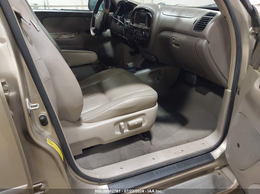 2006 Toyota Sequoia Limited V8 VIN: 5TDBT48A26S269837 Lot: 39902761