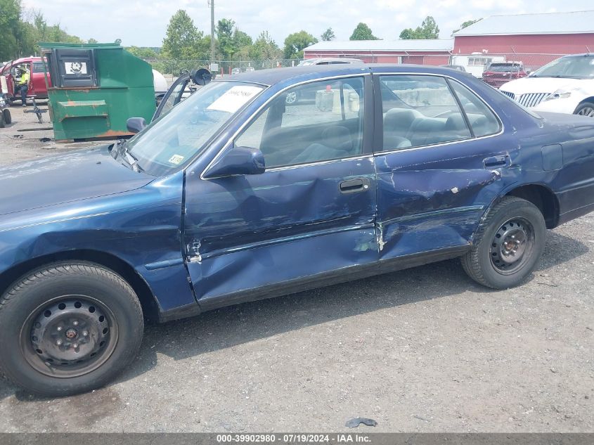 1995 Toyota Camry Le VIN: 4T1SK12E3SU886842 Lot: 39902980