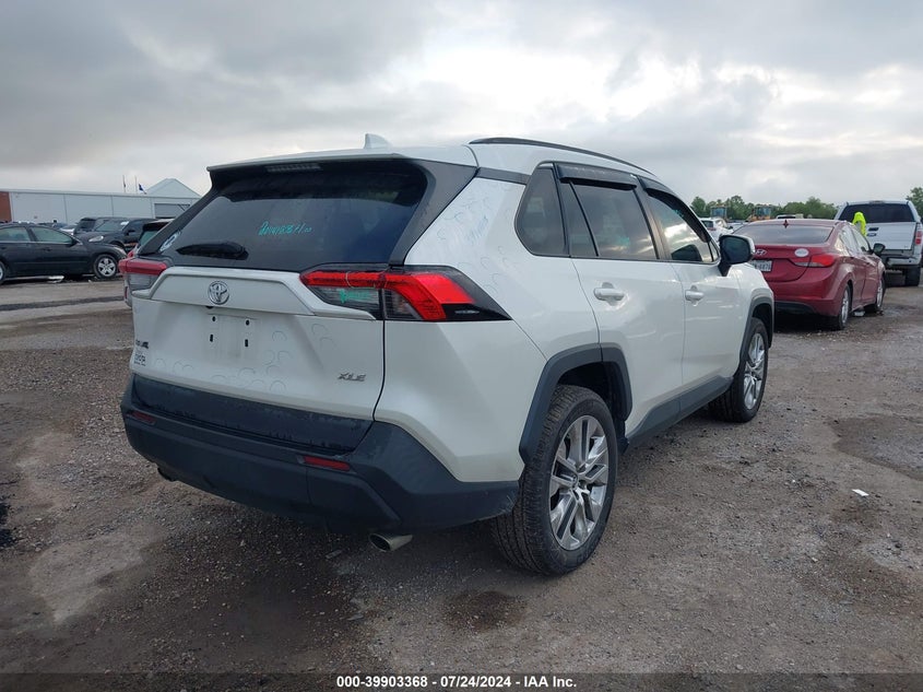 VIN 2T3C1RFV4MW117180 2021 TOYOTA RAV4 XLE PREMIUM