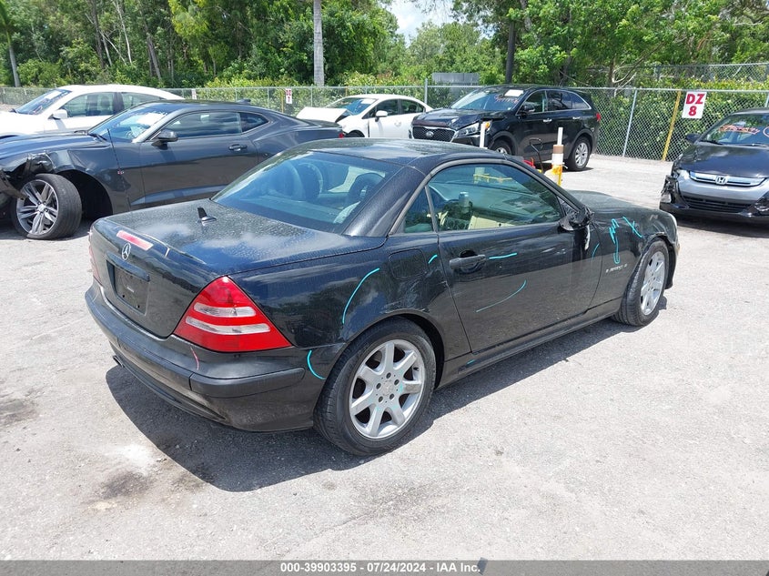 2002 Mercedes-Benz Slk 230 Kompressor VIN: WDBKK49F32F267746 Lot: 39903395