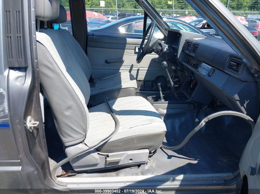 1986 Toyota Pickup Xtracab Rn67 Dlx VIN: JT4RN67P5G5041011 Lot: 39903452