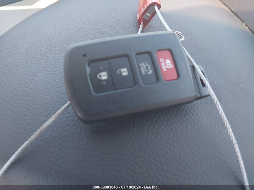 2017 Hyundai Santa Fe Sport 2.4L VIN: 5NMZUDLB8HH032920 Lot: 39903848