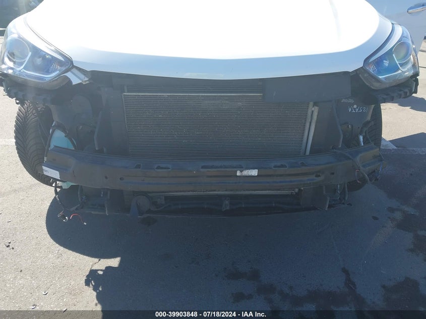 2017 Hyundai Santa Fe Sport 2.4L VIN: 5NMZUDLB8HH032920 Lot: 39903848