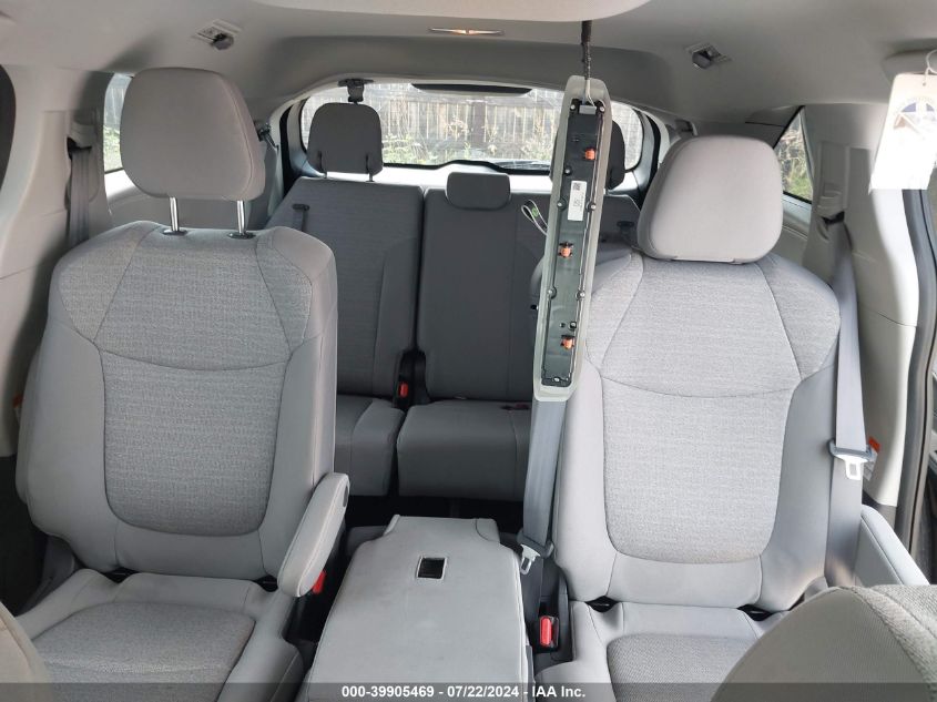VIN 5TDKRKEC2MS013798 2021 TOYOTA SIENNA LE