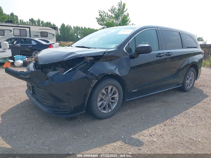 VIN 5TDKRKEC2MS013798 2021 TOYOTA SIENNA LE