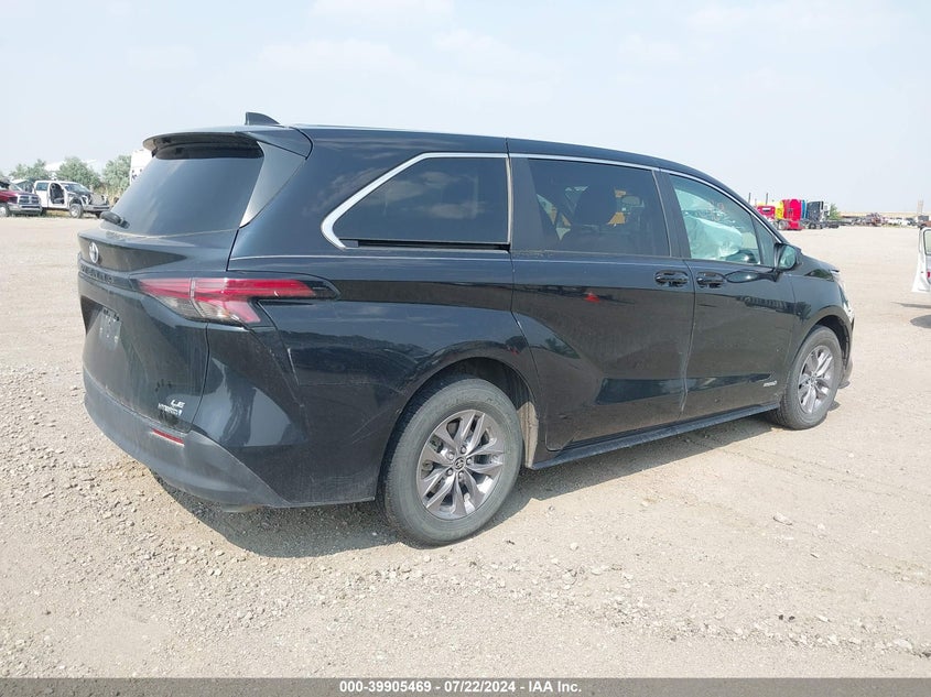VIN 5TDKRKEC2MS013798 2021 TOYOTA SIENNA LE