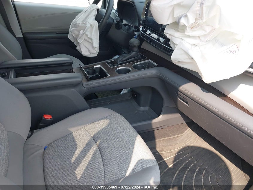 VIN 5TDKRKEC2MS013798 2021 TOYOTA SIENNA LE