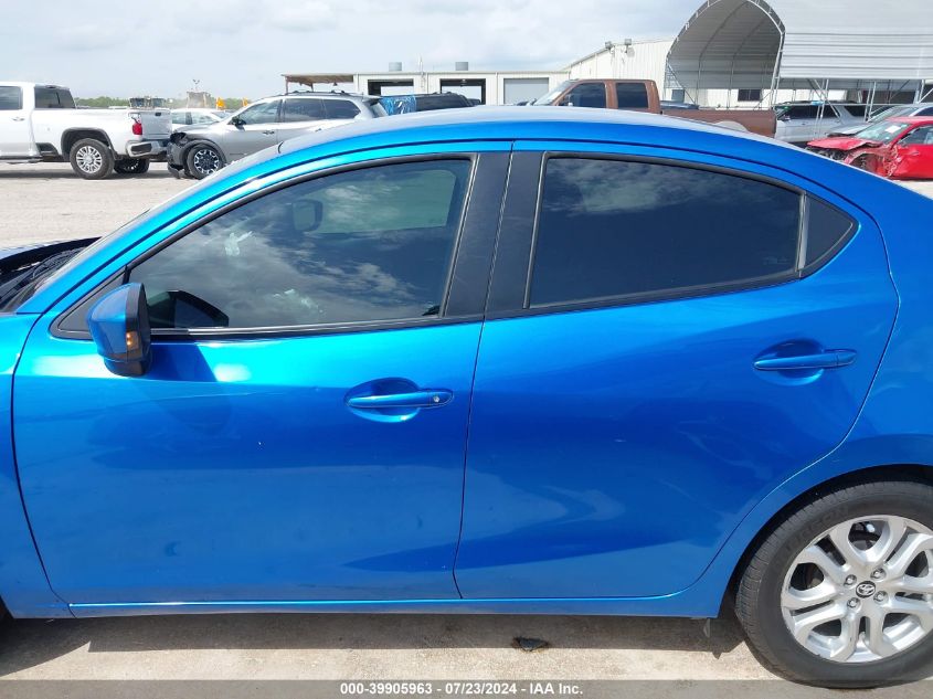 3MYDLBYV1JY325608 2018 Toyota Yaris Ia