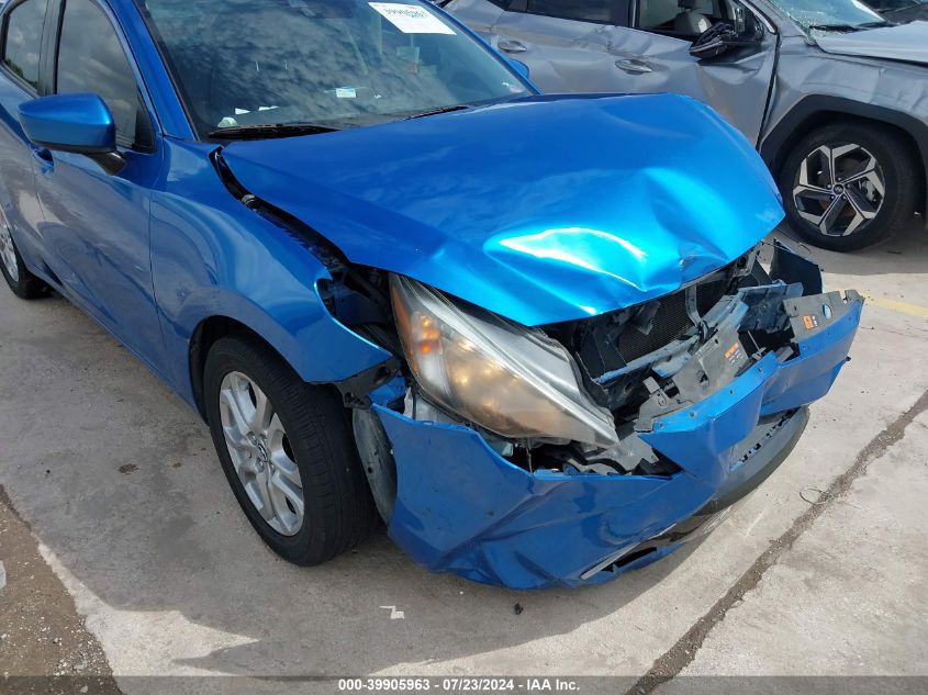 3MYDLBYV1JY325608 2018 Toyota Yaris Ia