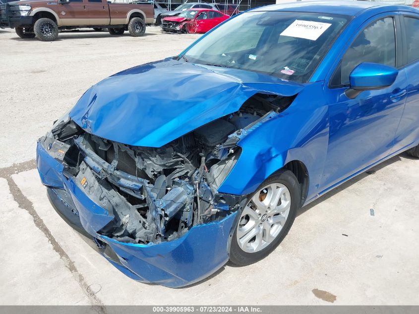 3MYDLBYV1JY325608 2018 Toyota Yaris Ia