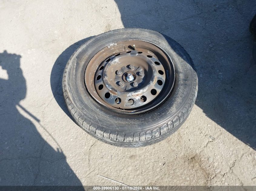 2003 Toyota Camry Le VIN: 4T1BE32K13U140769 Lot: 39906130