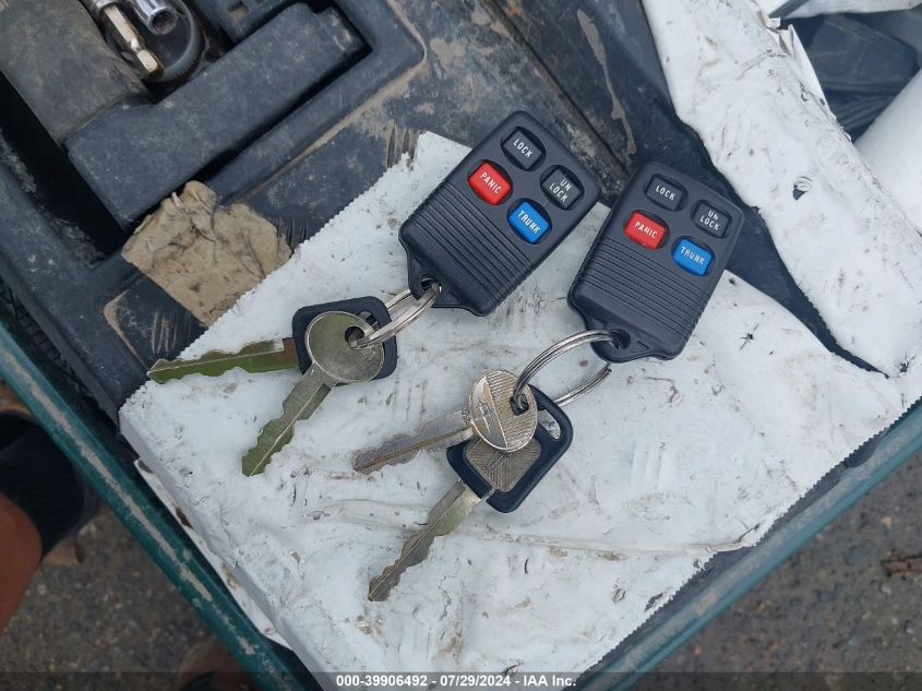 1993 Lincoln Town Car Executive VIN: 1LNLM81W5PY656592 Lot: 39906492