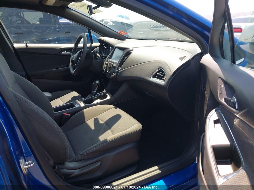 VIN 1G1BE5SM2J7233175 2018 CHEVROLET CRUZE LT AUTO