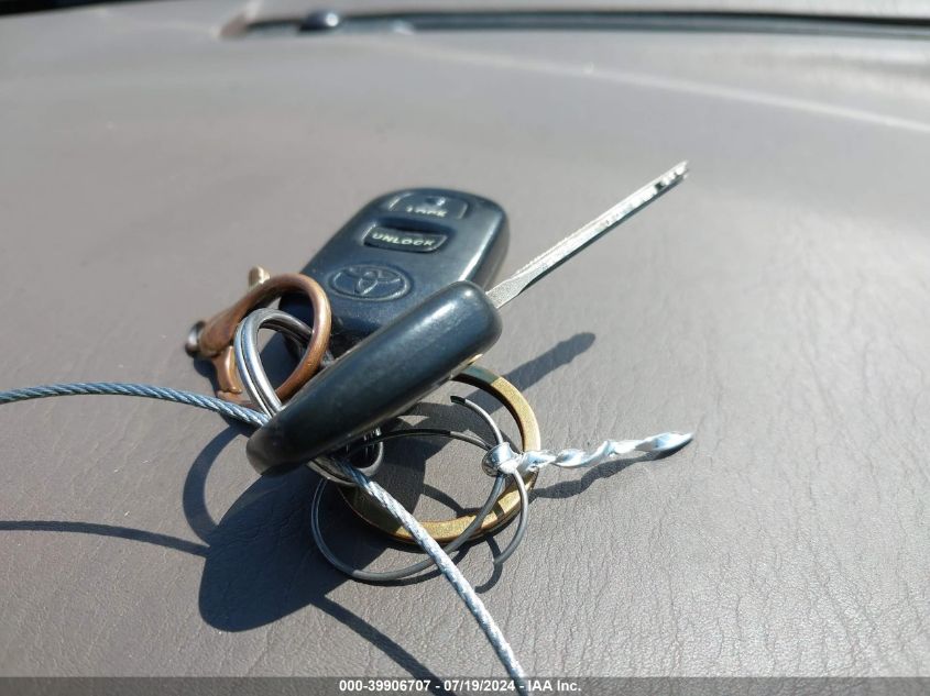 2000 Toyota Camry Xle V6 VIN: JT2BF28K0Y0238749 Lot: 39906707