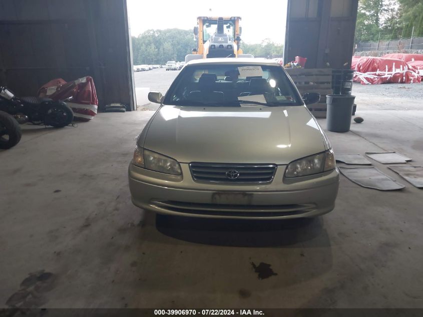 2000 Toyota Camry Le VIN: JT2BG22KXY0461127 Lot: 39906970